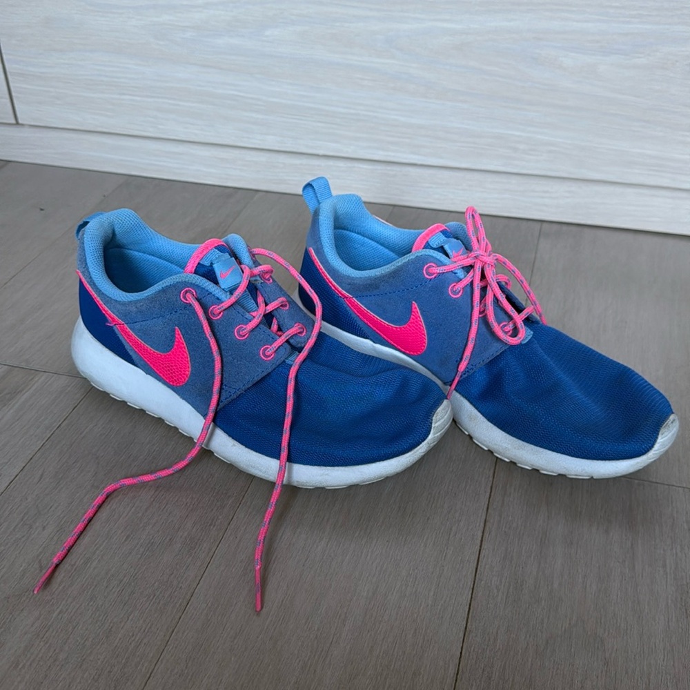Nike Roshe Blue & Pink Women’s